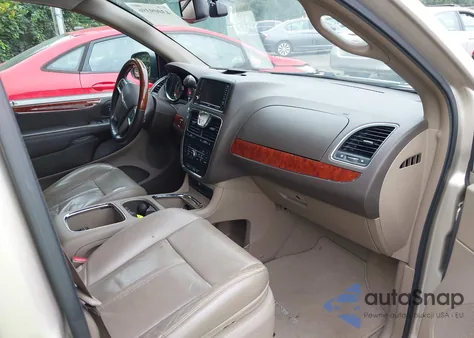 2013 Chrysler Town & Country Limited z USA, uszkodzony, nr VIN 2C4RC1GG5DR683235